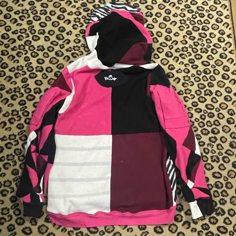 Hoodie with bill and ears - Picture 7 of 8